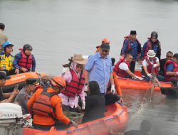 Bupati Bogor Ajak Warga Jaga Sungai, Tangkap 220 Kilogram Ikan Sapu-Sapu di Situ Citatah