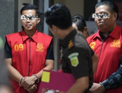 Kejati Sumsel Serahkan Oknum Anggota DPRD dan Anaknya Dugaan Graifikasi Kegiatan Jaringan Irigasi pada Dinas PUPR Kab Muara Enim