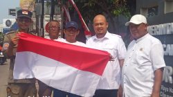 Sambut HUT RI ke-81, Pemdes Cileungsi Bagikan Bendera Merah Putih ke Warganya