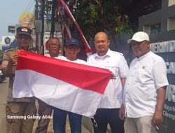 Sambut HUT RI ke-81, Pemdes Cileungsi Bagikan Bendera Merah Putih ke Warganya