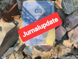 Tumpukan Dokumen Arsip Ditelantarkan Dilingkungan Kantor Samssat Cibinong